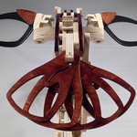 Sculpture en bois de colibri cinétique