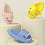 Pantoufles de requin mignonnes d'été