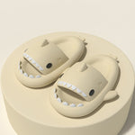 Pantoufles de requin mignonnes d'été