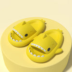 Pantoufles de requin mignonnes d'été