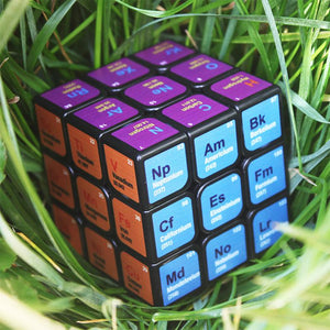 Cube de Rubik avec Éléments Chimiques