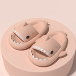 Pantoufles de requin mignonnes d'été