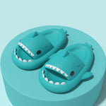 Pantoufles de requin mignonnes d'été